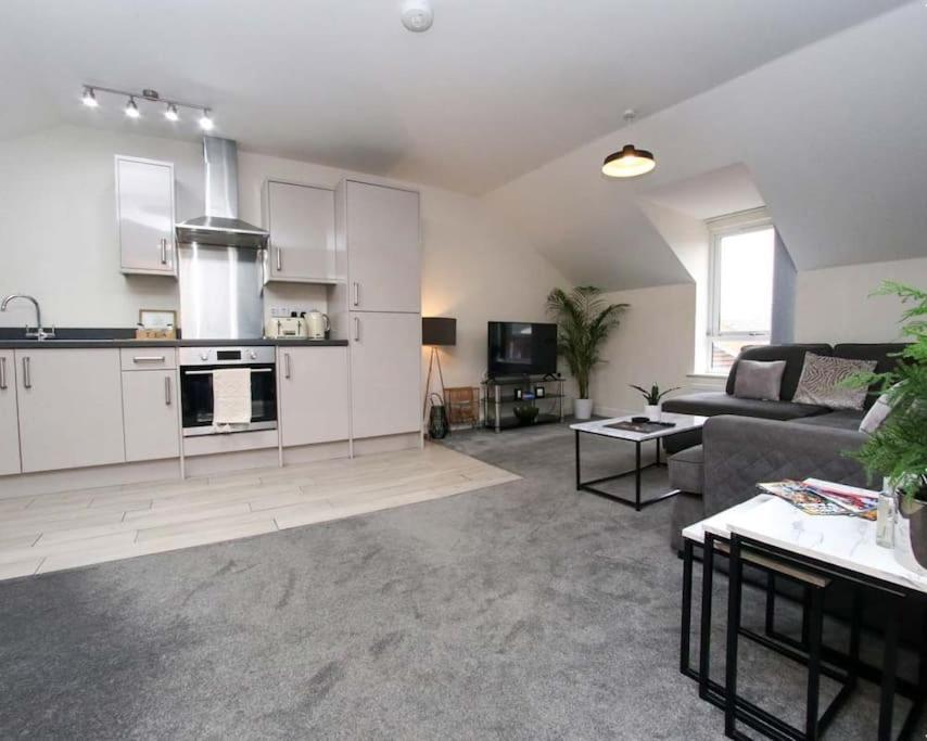 Luxe Living Guest House-Sleeps 6-Private Parking-Free Wifi-Beach-City Swansea Zewnętrze zdjęcie