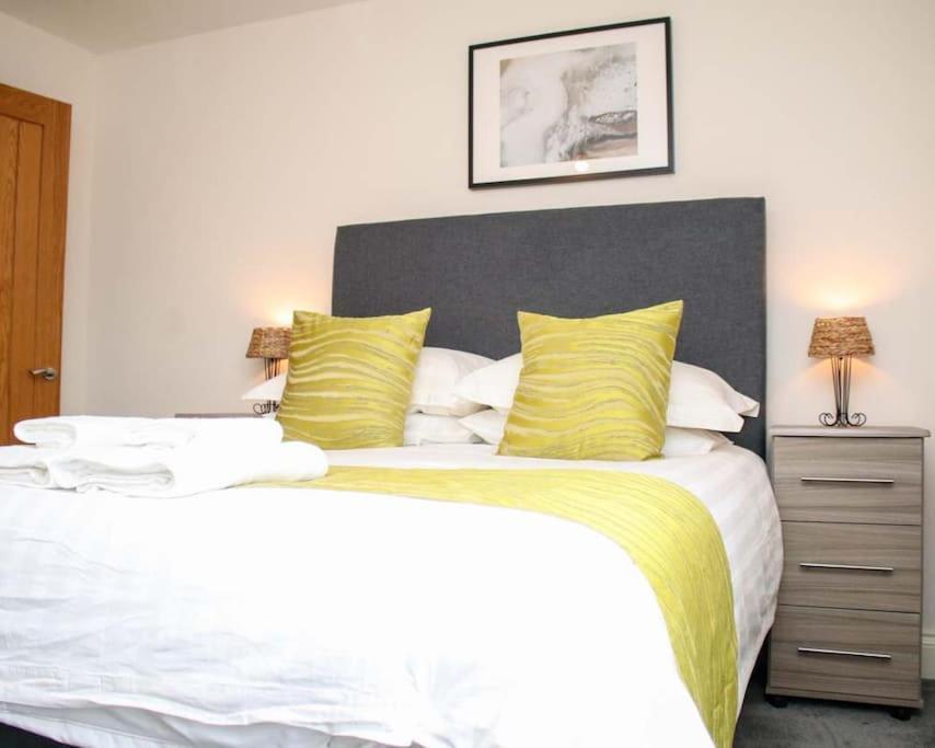 Luxe Living Guest House-Sleeps 6-Private Parking-Free Wifi-Beach-City Swansea Zewnętrze zdjęcie