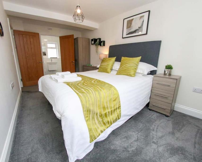 Luxe Living Guest House-Sleeps 6-Private Parking-Free Wifi-Beach-City Swansea Zewnętrze zdjęcie