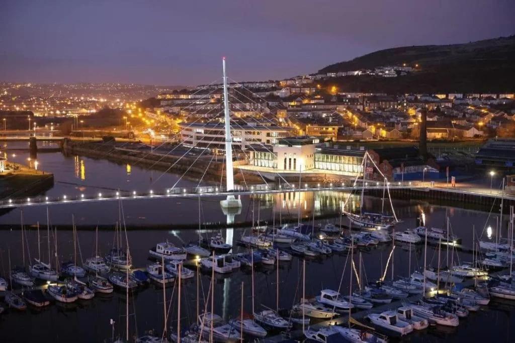 Luxe Living Guest House-Sleeps 6-Private Parking-Free Wifi-Beach-City Swansea Zewnętrze zdjęcie