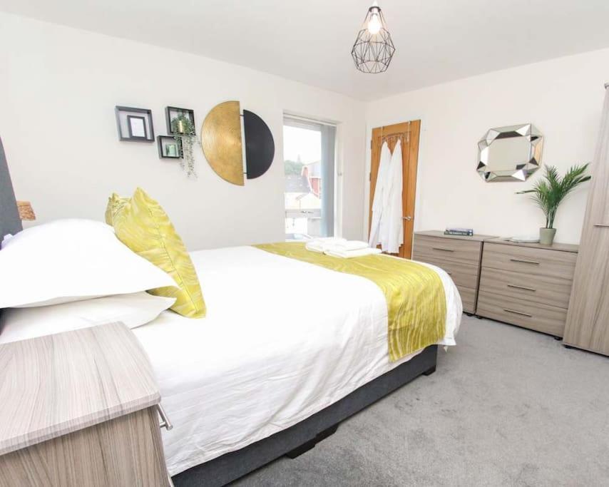 Luxe Living Guest House-Sleeps 6-Private Parking-Free Wifi-Beach-City Swansea Zewnętrze zdjęcie
